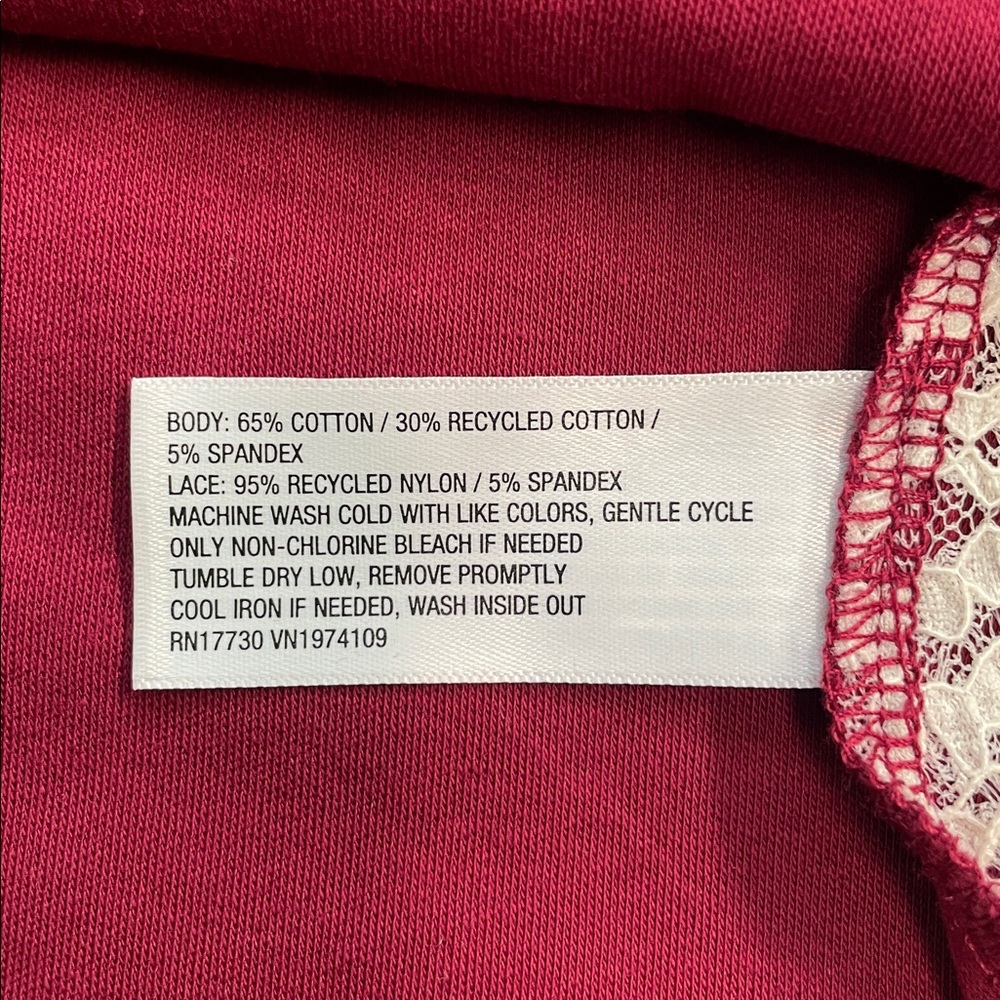๐ Wild Fable Lace Sheer Side Women's Burgundy Graphic Tank Top Var Sizes | NWT - Picture 3 of 4